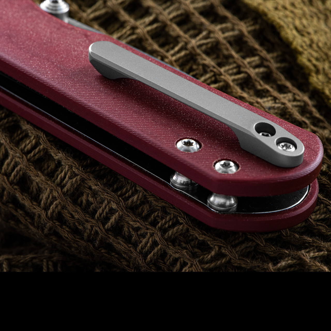 Kizer Yorkie Red Micarta