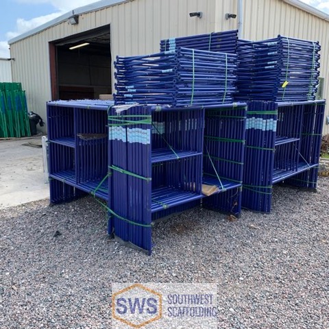 Walk-through frame scaffolding set for construction projects