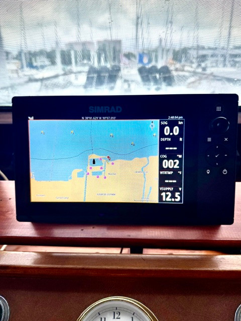 Simrad Cruise 9 Chartplotter/Fishfinder — Used, Good