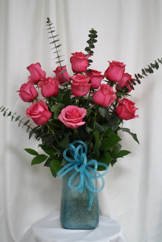 Turquoise Vase with Hot Pink Rose Bouquet from Enchanted Florist. This beautiful bouquet of roses includes 15 premium pink roses arranged along side spiral eucalyptus, adorned with a turquoise bow and arrives in our beautiful exclusive turquoise art vase. Approximately 24"H x 16"W
SKU RM357