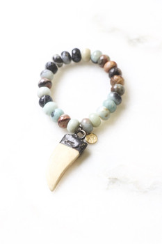 Karli Buxton | Bracelet with Arrowhead Charm 