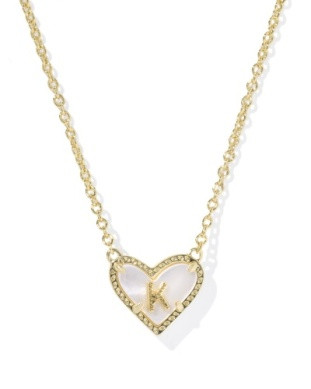 Kendra Scott Heart Letter Short Pendant Necklace Letter K

Reversible Kendra Scott Initial Necklace- 1 side has a locket look and the other is mother of pearl. Both sides have the initial.