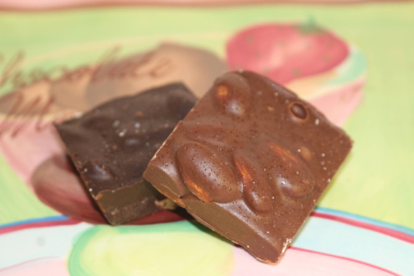 Middlebury Sweets Chocolate Bark Bites - Almond Chocolate Bark
