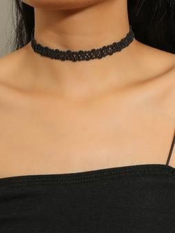 FIONA Choker Necklace