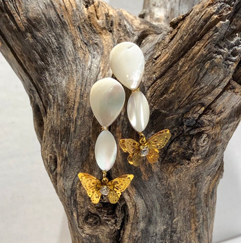 Pearl + pearl + Gold Filigree Butterfly