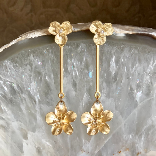 Gold Flower Post + Gold Flower Drop