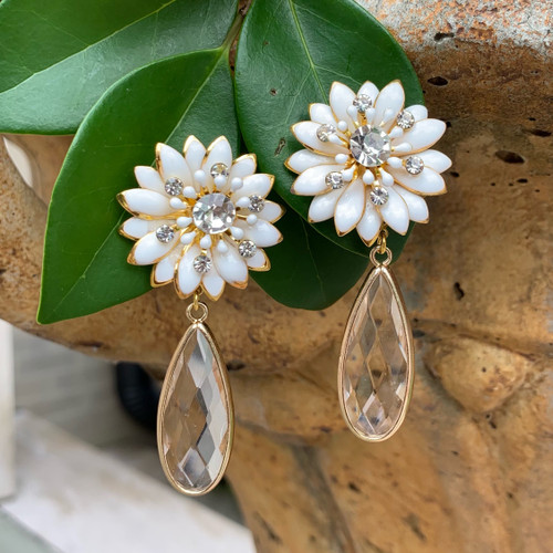 White Chrysanthemum + Clear Teardrop