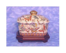 Mariposa Contemporary Butterfly, Luxury Handmade Reproduction Chinese Porcelain, 7 Inch Decorative Container, Style 77