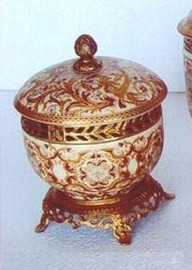 Burgundy Medallion and Gold - Luxury Handmade Reproduction Chinese Porcelain and Gilt Brass Ormolu - 10 Inch Tabletop Covered Jar - Style B856