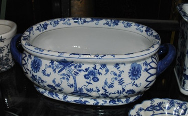 Style 591 - Bleu et blanc délicat fleur de vigne - Luxury Handmade Reproduction Chinese Porcelain - Large 18 Inch Foot Bath, Centerpiece Planter - Style 591