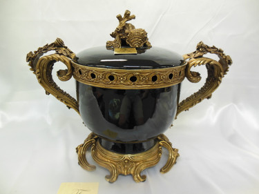 Lyvrich Handmade d'oro Ormolu Conspicuous Porcelain - Jar, Mantel Cassolette Urn - Obsidian Black - 13.5t X 18w X 9.25d