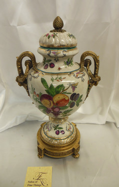 Lyvrich Elegant Handcrafted d'oro Ormolu, Superb Porcelain Centerpiece - Potiche Jar, Mantel Urn, Seasonal Summer Fruit 20.5t X 10w X 8d