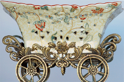 Ivory and Gold Flower Vine | Luxury Handmade and Painted Reproduction Chinese Porcelain and Gilt Bronze Ormolu | 10 Inch Wagon Dish Style H526