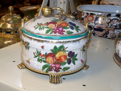 Harvest Fruit - Luxury Handmade and Painted Reproduction Chinese Porcelain and Gilt Bronze Ormolu - 6 Inch Covered Box