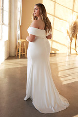 curve-fitted-bridal-gown-cdcd930c