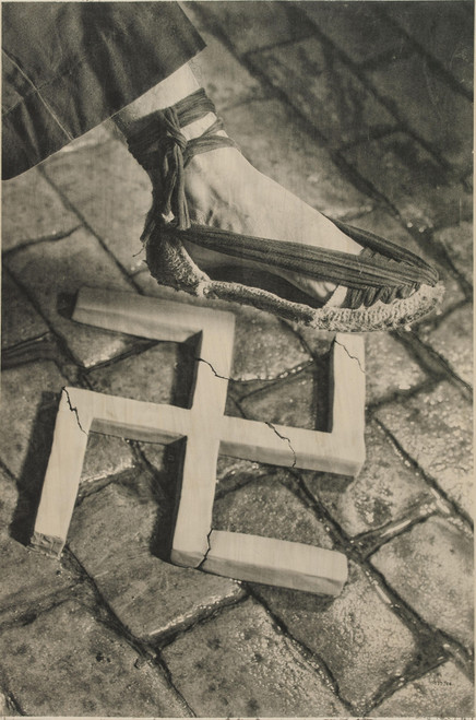 Gallery Edition study of Anonymous's Espadrille écrasant une croix gammée affiche.