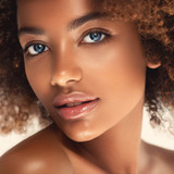 Jolie Paradise Blue Designer Contacts Model Pic