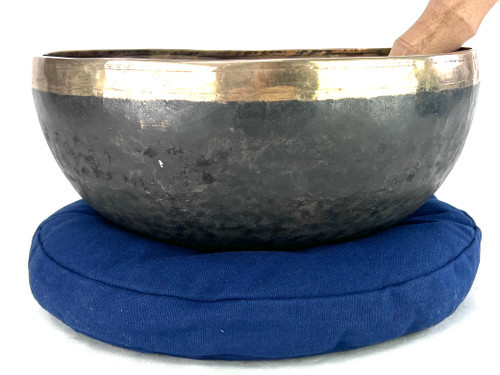 12" G/D Note Black Bottom Himalayan Singing Bowl #g27701022