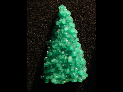 CHATHAM "CHRISTMAS TREE" EMERALD CRYSTAL CLUSTER 87 ct