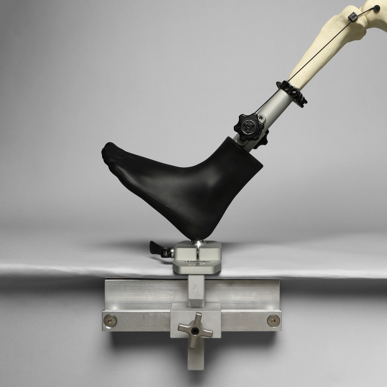 Knee System Railing Converge™ Knee System - Bed Rail Mounted with Adjustable Ligament ...