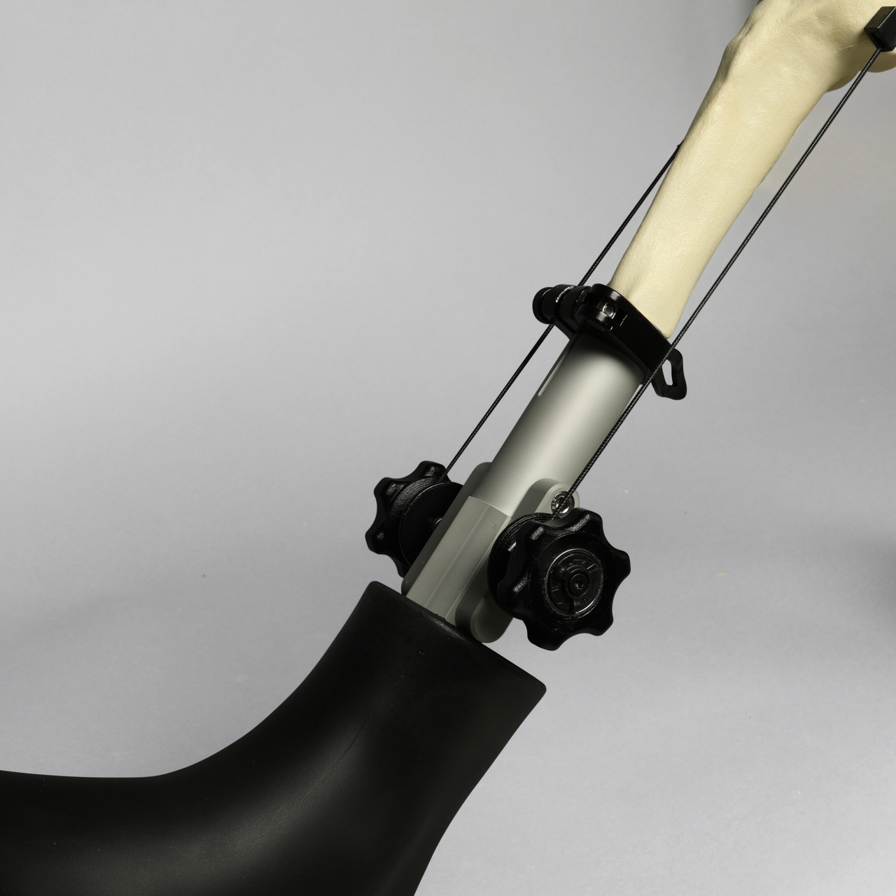 Knee System Railing Converge™ Knee System - Bed Rail Mounted with Adjustable Ligament ...