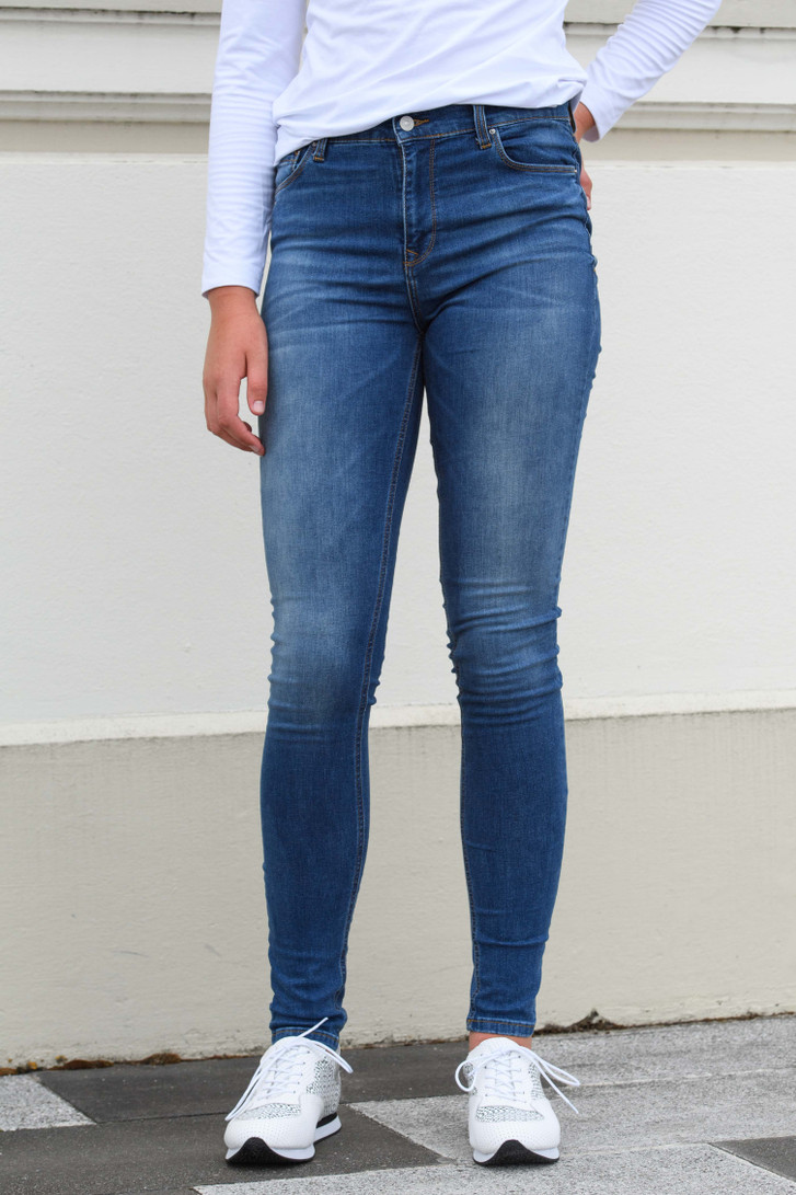 Front view of tall model wearing LTB Jeans Tanya B 34Leg Nisha Wash jeans for tall women