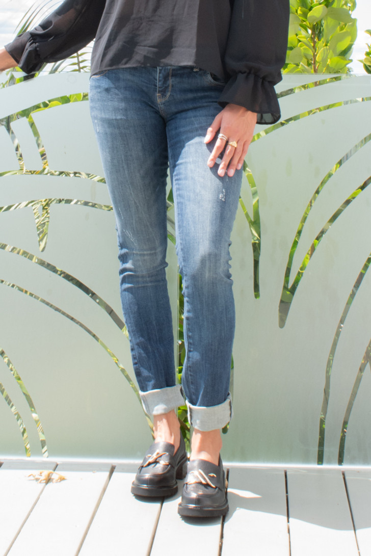 LTB Molly Jeans in Oxford Wash, style shoot. close up