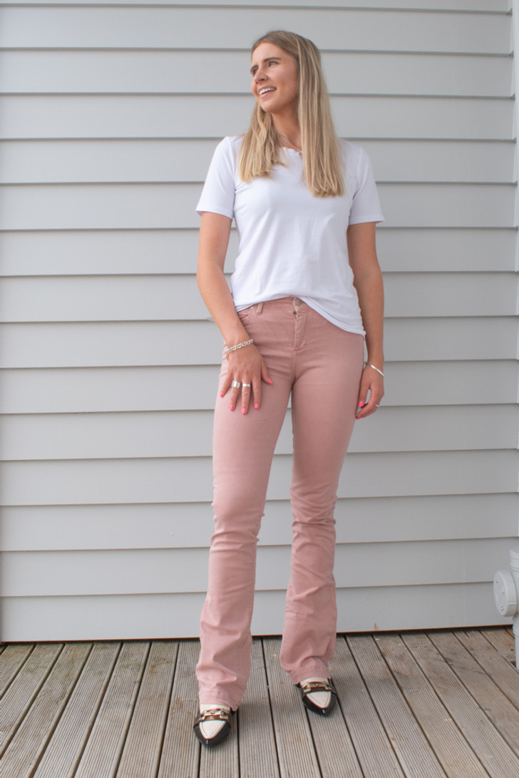 Tall woman wearing Fallon jeans in Dusty Pink Clay by LTB Jeans. Front view