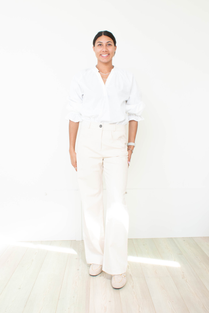 Brush Stroke Jean Natural on a tall woman, front view