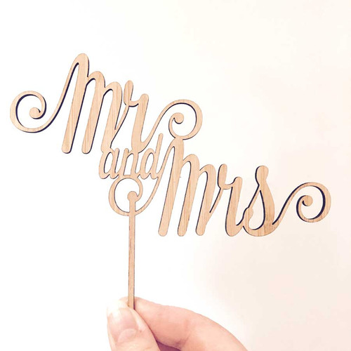 Mr & Mrs Wedding Cake Topper in bamboo - Laser cut wedding cake decoration Mr & Mrs Wedding Cake Topper in bamboo - Laser cut wedding cake decoration